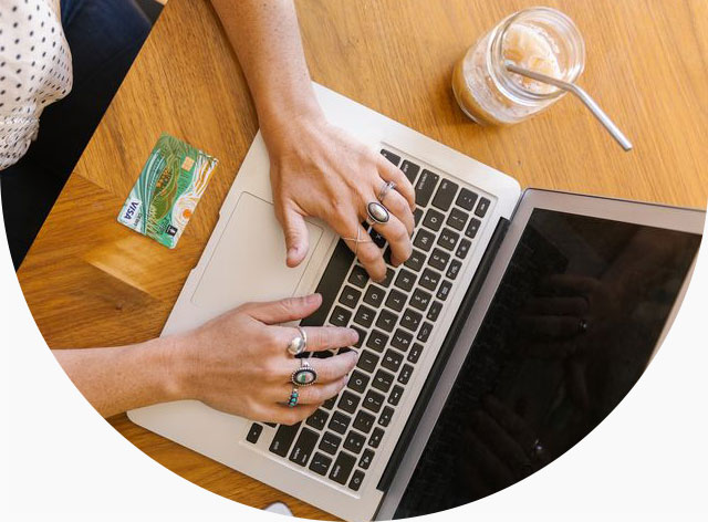 hands on laptop